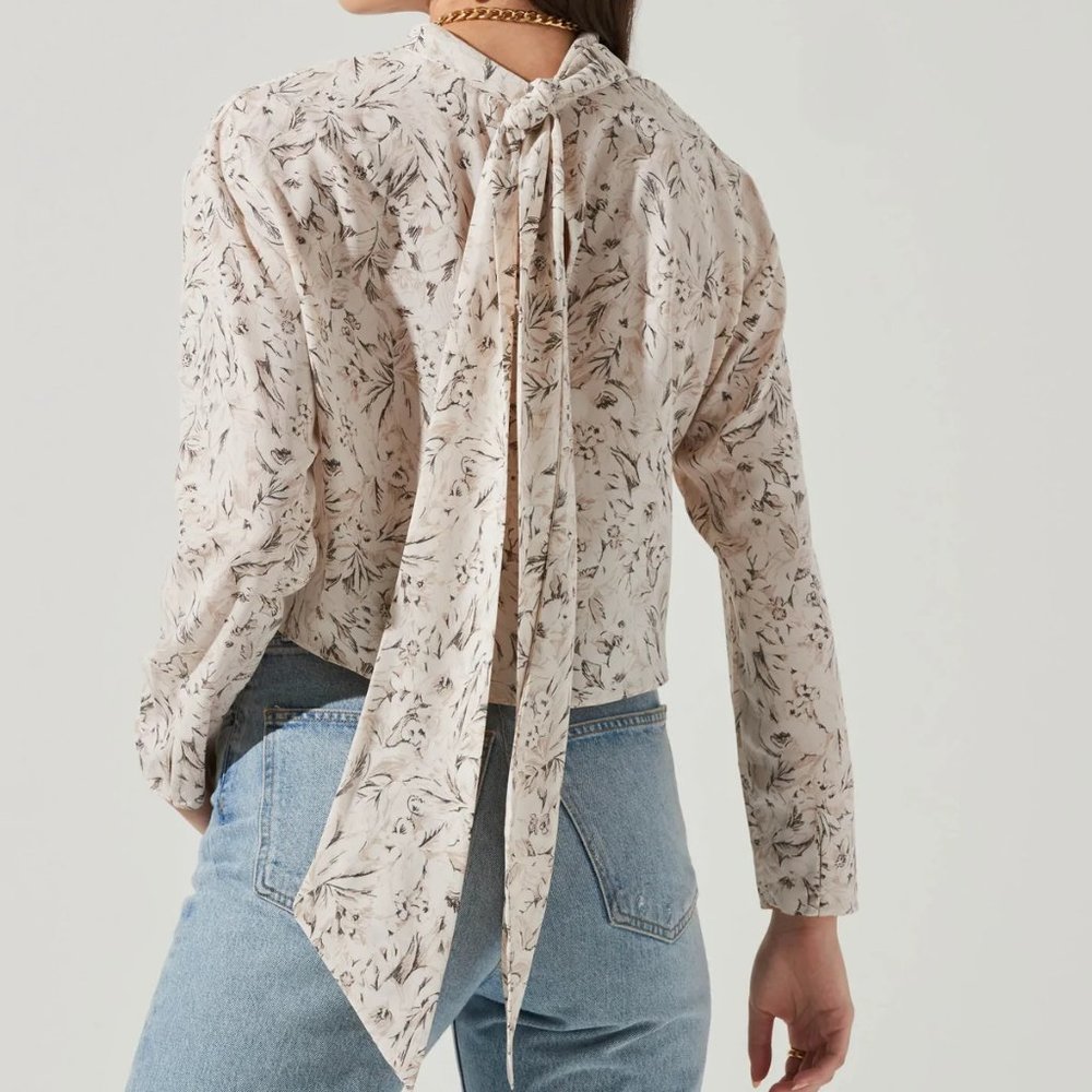 NWT ASTR THE LABEL Long Sleeve Drape Tie Back Top Size M